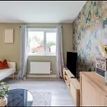 Charming Whitehurst Drive Nest In Manchester