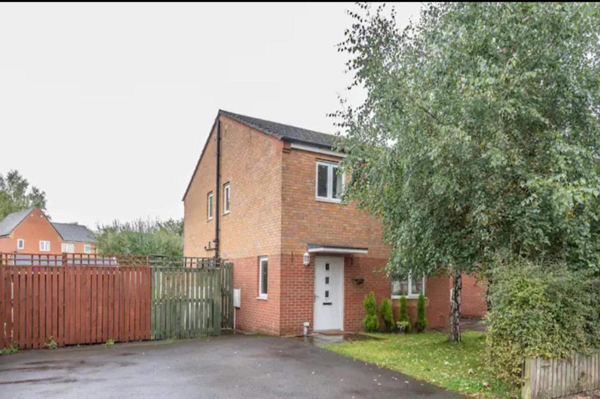 Holiday home Charming Whitehurst Drive Nest In Manchester