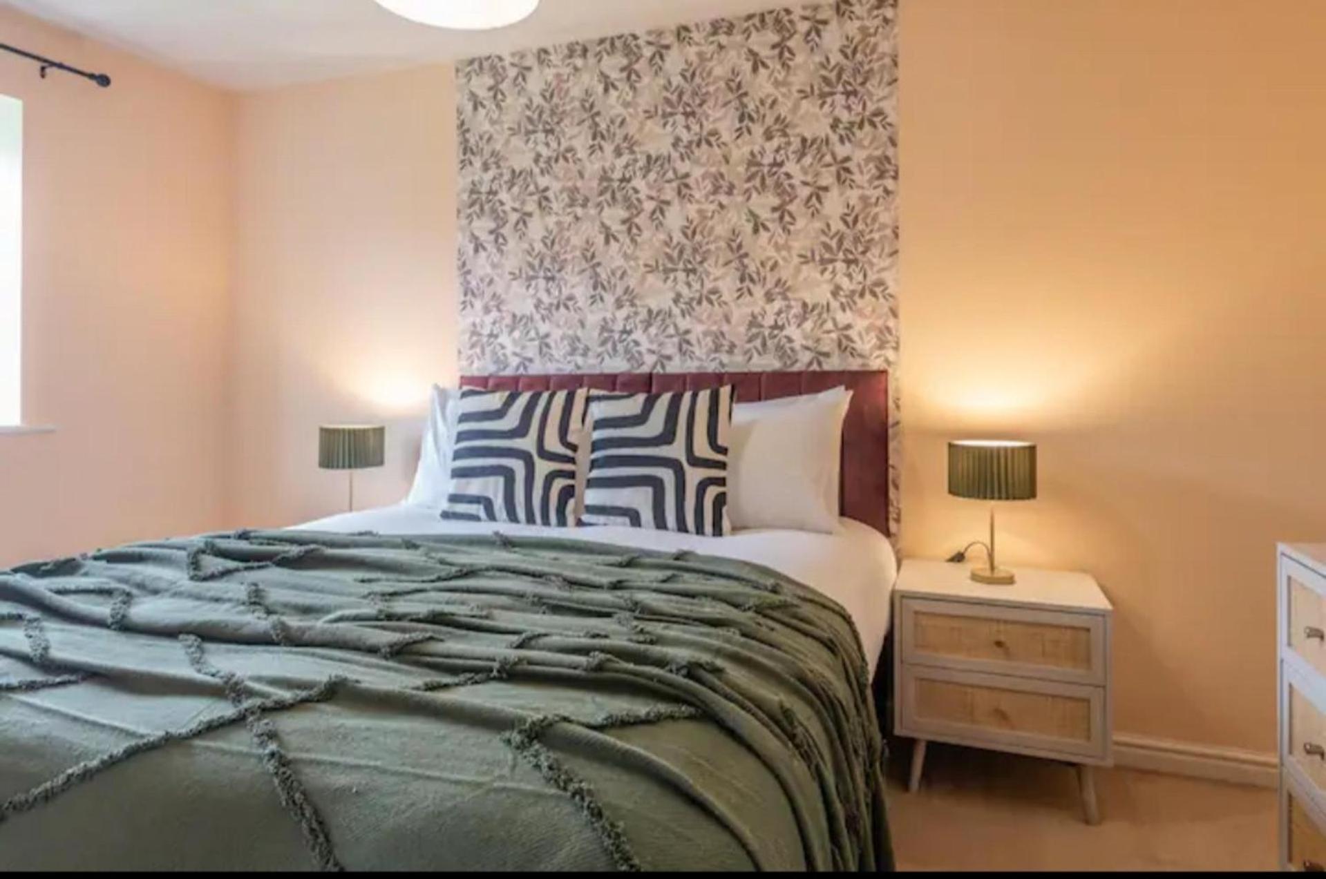 Holiday home Charming Whitehurst Drive Nest In Manchester