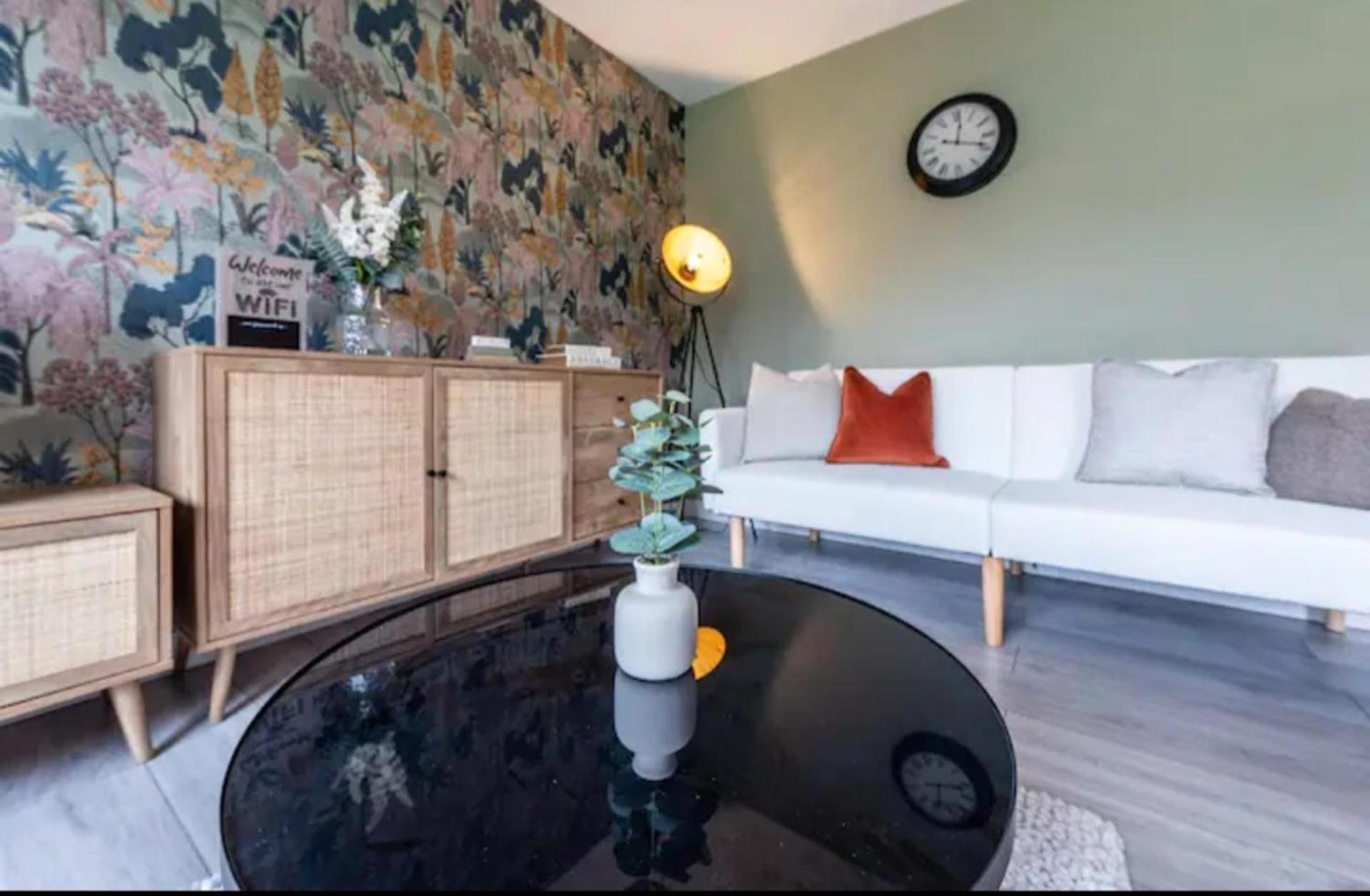 Charming Whitehurst Drive Nest In Manchester
