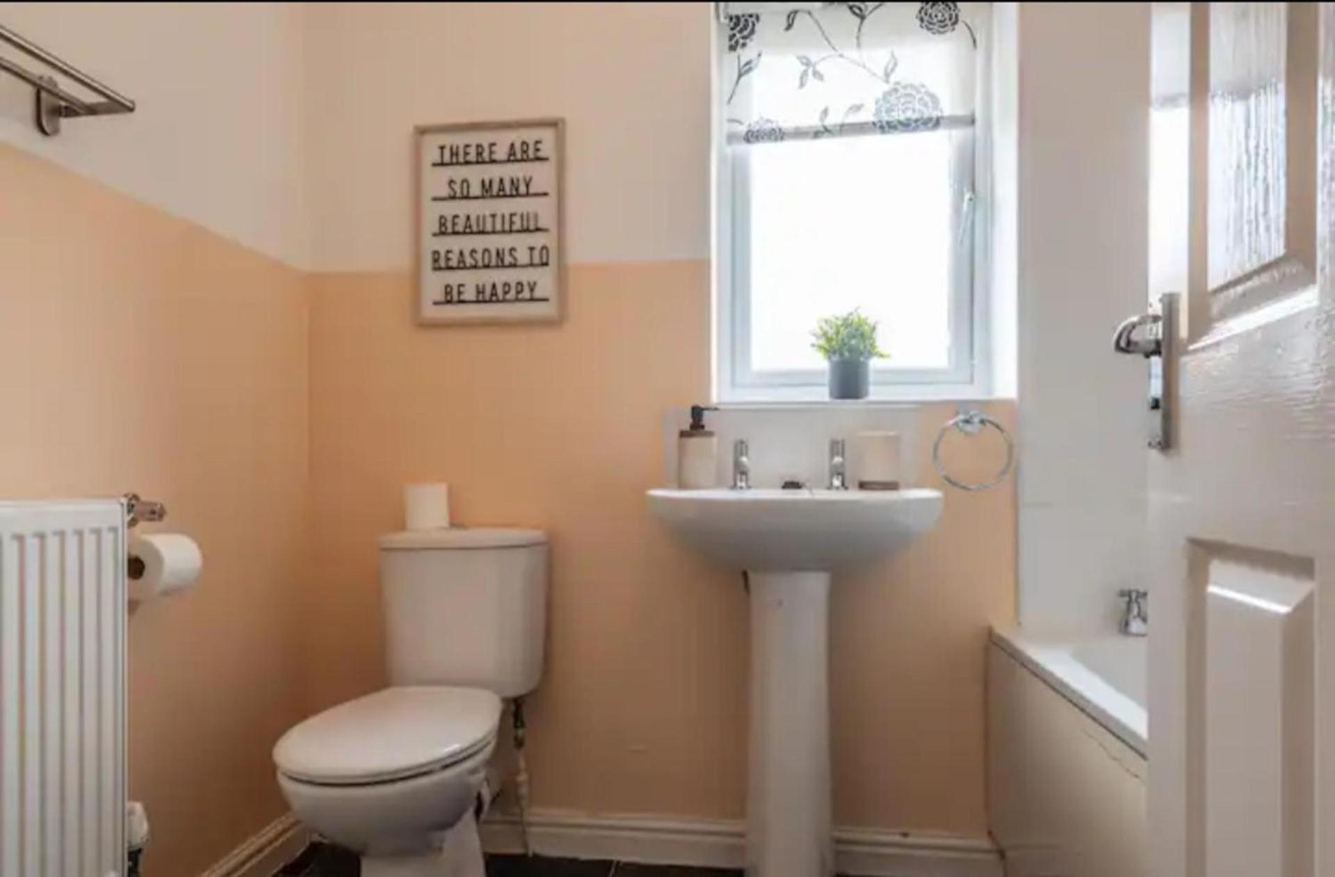 Charming Whitehurst Drive Nest In Holiday home Manchester