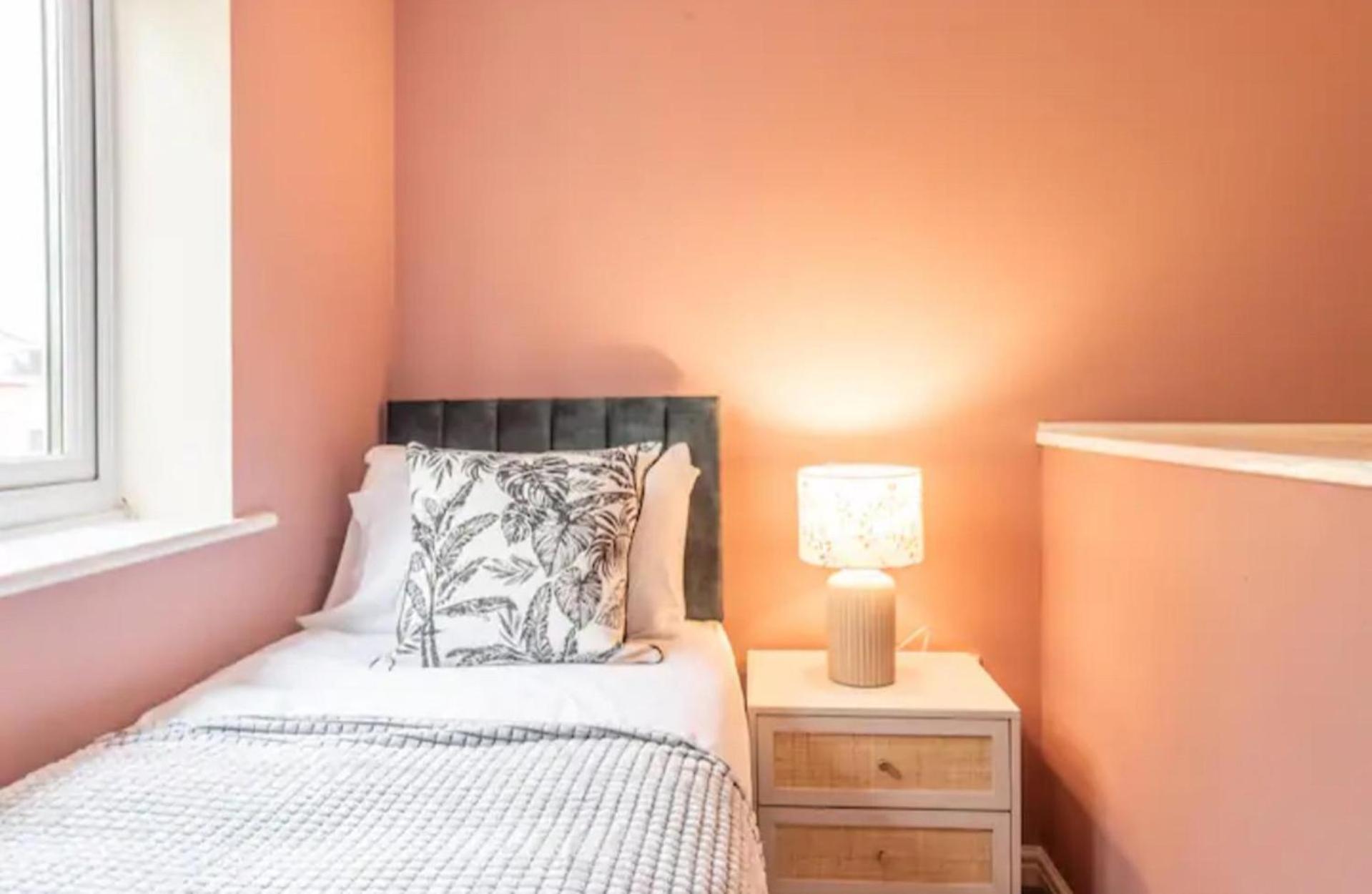 Charming Whitehurst Drive Nest In Holiday home Manchester